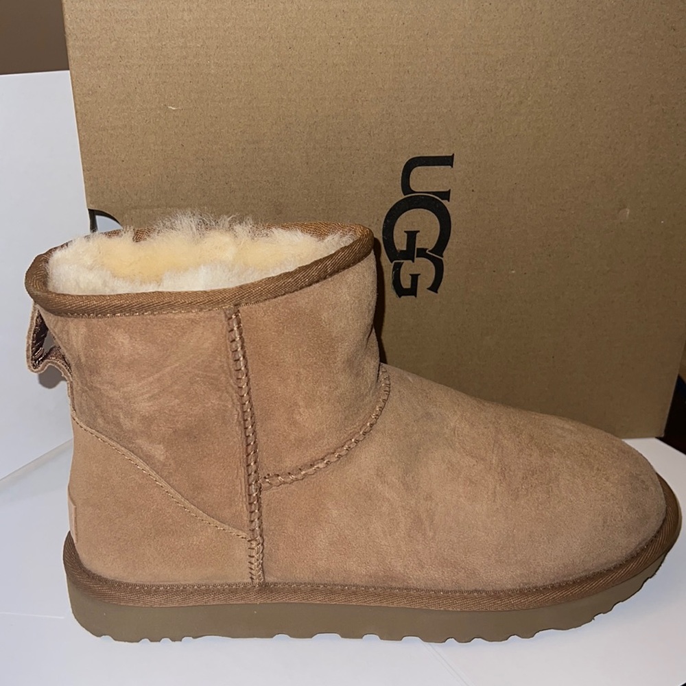 Women’s Classic Mini II Uggs, Chestnut Size 10, Brand New, Never Been Worn